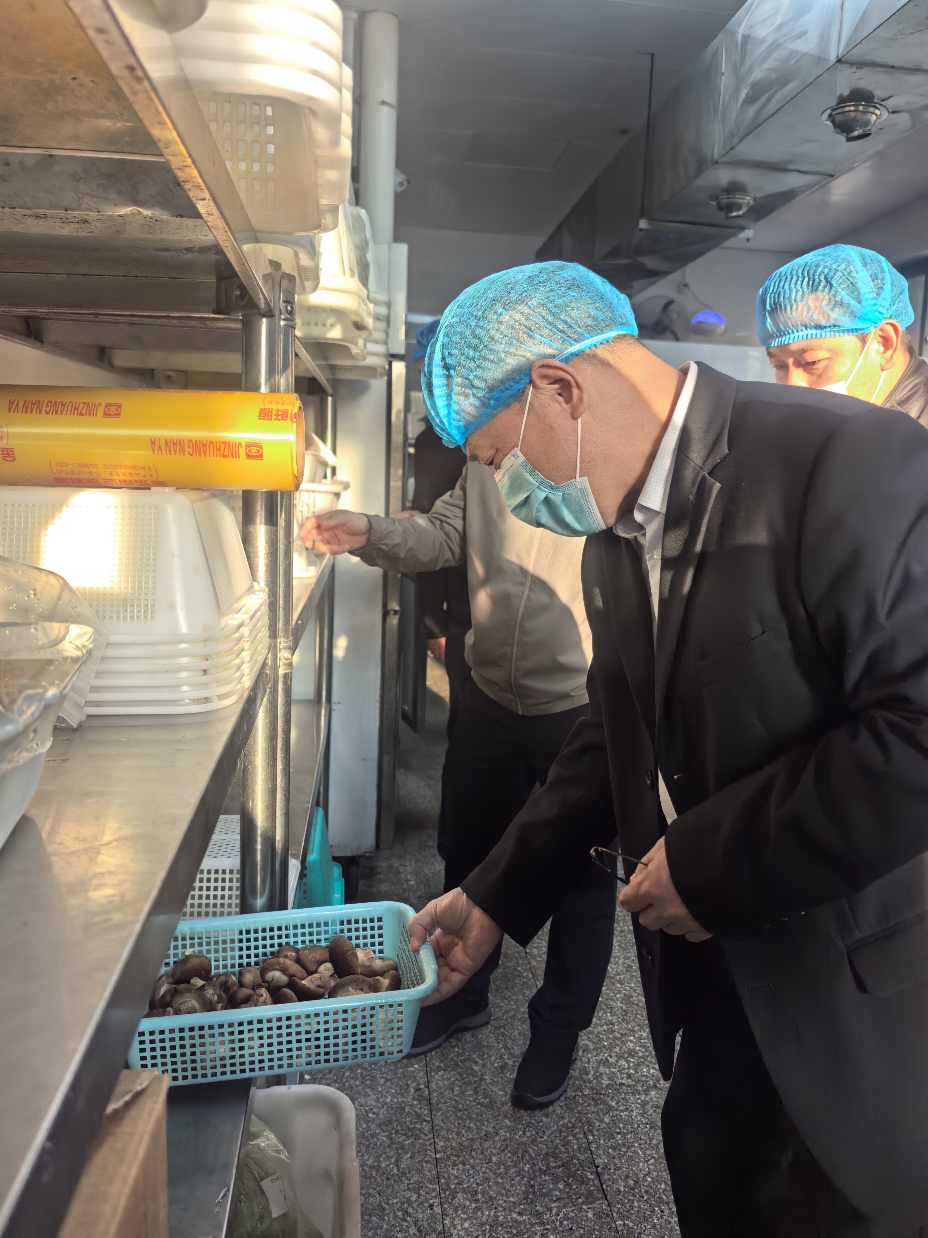 党委书记带队开展食堂食品安全专项检查- 广东环境保护工程职业学院